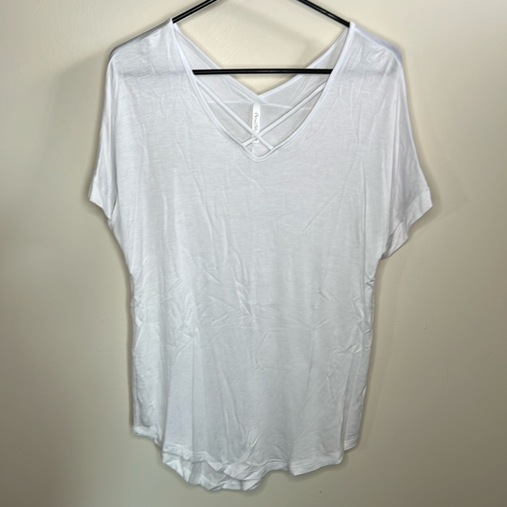 ACTIVE USA CASUAL WHITE SHORT SLEEVED VNECK TSHIRT Small